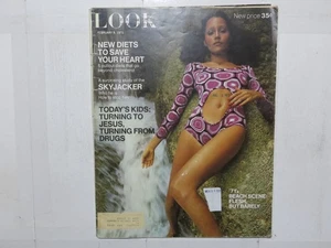 VTG LOOK MAGAZINE: February 9, 1971- Kids Turning to Jesus Rally Revolution 3R - Picture 1 of 1