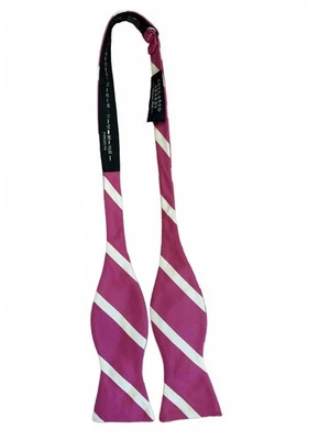 Pajarita a rayas rosa y blanco con cuello verde Foto 1 de 4