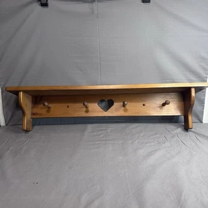 Appendiabiti da parete vintage fatto a mano in legno con ritaglio cuore 36x6x8" - Foto 1 di 6