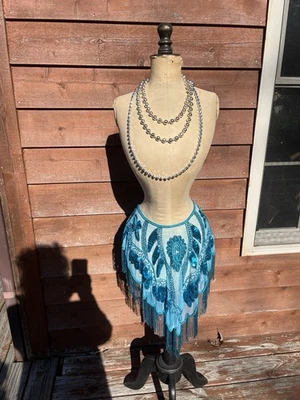 Falda burlesca turquesa con cuentas, flecos, paisley, patrón de hojas Foto 1 de 4