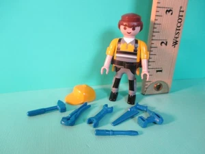 Playmobil figura HOMBRE MODERNO/REPARADOR CON PELO CASTAÑO EN MONO + 6 HERRAMIENTAS - Imagen 1 de 6