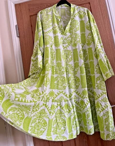 Made in Italy White & Lime Green Print Relaxed Tiered Smock Dress, approx 18-20 - Picture 1 of 8