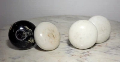 Juego de 4 perillas de puerta vintage antiguas blancas y negras decoración granja rústica auténtica Foto 1 de 4