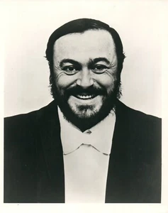 LUCIANO PAVAROTTI Legendary Operatic Tenor 8x10 Press News Photo - Picture 1 of 2