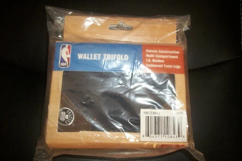 New in box, Boston Celtics NBA mens wallet, trifold Cover