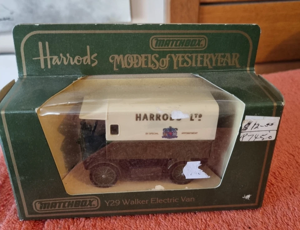 Furgoneta eléctrica MatchBox YesterYear Y-29 Walker librea Harrods Foto 1 de 1