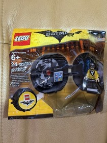 LEGO 5004929 DC Comics Yellow Tuxedo Batman Cave Pod Mini figure Polybag NEW