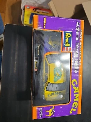 1997 Revell NASCAR #23 Jimmy Spencer Camel Ford Thunderbird Diecast 1:18. - Image 1 of 3