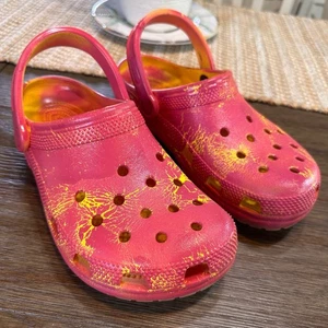 Zuecos clásicos Crocs rosa amarillo mármol spray zapatos sin cordones para mujer talla 8 - Imagen 1 de 9