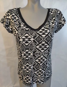 Joe Boxer Black White Southwest Print V-Neck Top Size Jrs M - Picture 1 of 7