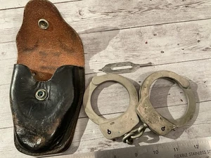 ORIG FRÜHE PRODUKTION SMITH & WESSON HANDSCHELLEN MIT 5-STELLIGER SERIENNUMMER / ETUI - Bild 1 von 3