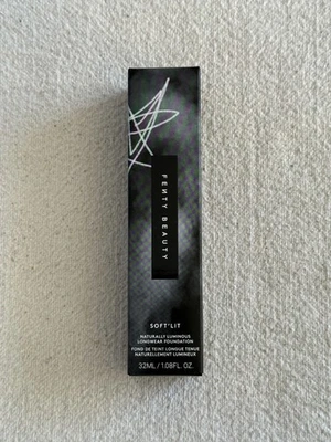 Fenty Beauty Soft'Lit Foundation, 150 Light with Neutral Undertones - 32ml - Image 1 of 2
