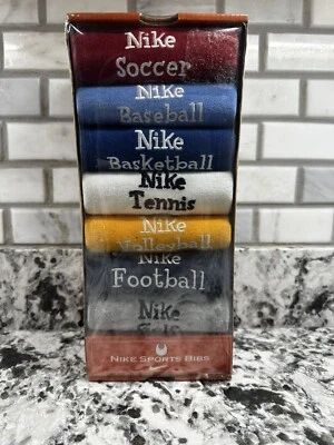 Nuevo Antiguo Stock Nike Multi Deportes Terry Tela Baberos Conjunto de Caja de Zapatos 0-6 Meses  Foto 1 de 4