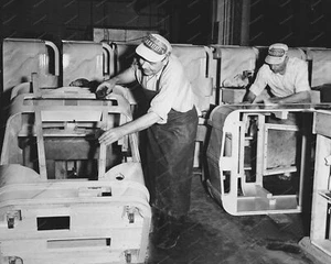 Mills Novelty Jukebox Factory Line Professional Photo Lap Reprint 3 - Picture 1 of 1