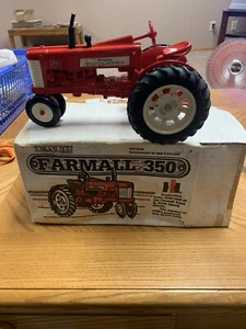 Vintage ertl 1/16 scale farmall 350 diecast narrow frontend tractor red & white - Picture 1 of 21