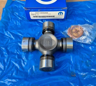 1994-1997 Dodge Ram 1500 2500 3500 Truck NOS MoPar Rear U-JOINT ASSY - Image 1 of 2