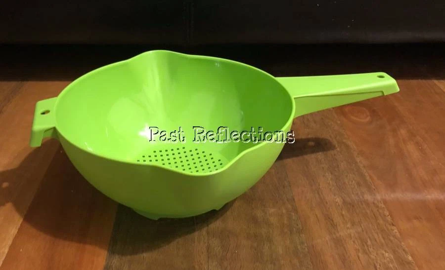 TUPPERWARE LIME GREEN 1L COLANDER STRAINER SIEVE VINTAGE STYLE - Image 1 of 2