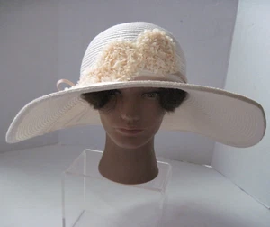 Damen Hut Flapper Style Kentucky Derby Beige Blumen Applikation Breite Krempe Neu - Bild 1 von 24
