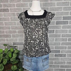 Blusa Relativity negra blanca estampado abstracto manga volantes top para mujer PM - Imagen 1 de 8