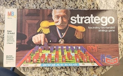 VTG STRATEGO BOARD GAME BY MILTON BRADLEY 1977 EDITION COMPLETE COND - Image 1 of 4