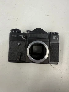 VINTAGE ZENIT E CAMERA - UNTESTED - Picture 1 of 4