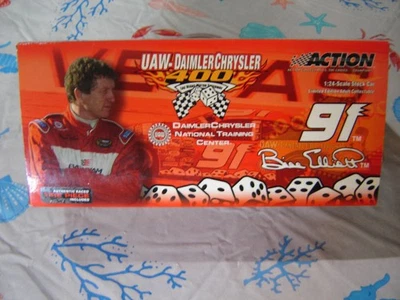 #91 Bill Elliott 2004 DAIMLER CHRYSLER/UAW VEGAS SPDWAY 1/24 Action W/TIRE PIECE - Image 1 of 4