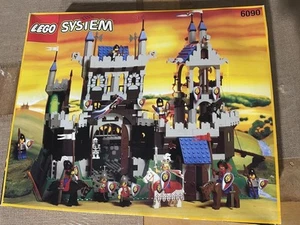 LEGO CASTLE 6090 - Royal Knight's Castle, 100% complete with box and instructions, VGC - Picture 1 of 14