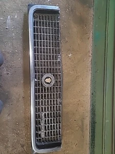 Ford Granada Ghia MK 1 Frontgrill mit Ford & Ghia Abzeichen. - Bild 1 von 5