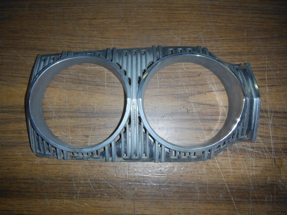 1965 DODGE 880 MONACO POLARA ORIGINAL PASSENGER SIDE HEADLIGHT BEZEL CHROME LH - Imagem 1 de 1