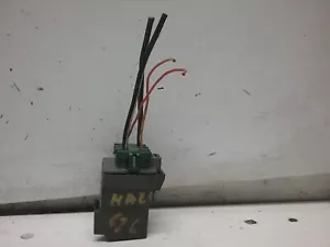1998-2002 Mazda 626 Underhood Fuse Relay - Picture 1 of 6