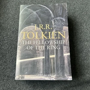 J. R. R. Tolkien the Fellowship of the Ring Paperback Edition - Picture 1 of 5