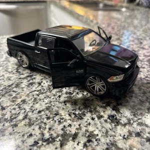 2014 RAM 1500 Diecast 1/24 Scale JADA - Picture 1 of 4