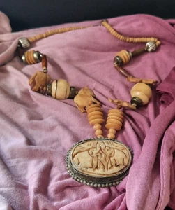 COLLAR COLGANTE VINTAGE AFRICANO BOHO SAFARI TALLADO CON CUENTAS ELEFANTE 28" - Imagen 1 de 6