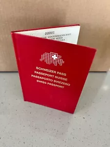 helvetia swiss passport Gedruckt der Schweiz 1984 Illust. paperback travel guide - Picture 1 of 12