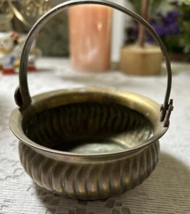 Vintage 4” Solid Brass Basket Cauldron with Handle.  2.25” Tall, Pre-Owned. - Picture 1 of 12