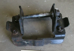 99-04 JEEP GRAND CHEROKEE AUTOMATIC TRANSMISSION MOUNT BRACKET - Picture 1 of 2