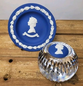 Wedgwood Silver Queens Jubilee Konvolut Glas Briefbeschwerer & blauer Teller Jasperware - Bild 1 von 18