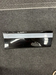 LAND ROVER VELAR 2017+ RIGHT REAR DOOR LOWER MOULDING TRIM in BLACK + bleu OEM - Picture 1 of 7