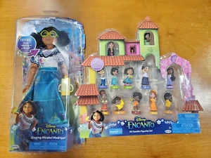 2 Pack: Disney Encanto Singing Mirabel & Mi Familia Figurine Set DAMG BOXES 1C - Picture 1 of 7