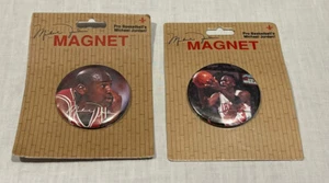 2 NOS VINTAGE MICHAEL JORDAN CHICAGO BULLS COLLECTIBLE ROUND BUTTON MAGNETS - Picture 1 of 4