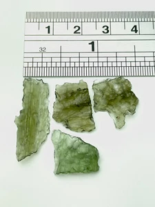 2.68g 4 pcs MOLDAVITE tektite TOP quality natural small chips LOT #RM323 - Picture 1 of 1