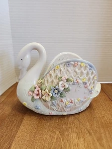 Maceta de porcelana vintage de 8,5" de largo x 6" de alto x 5" de ancho diseño de celosía  - Imagen 1 de 9