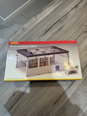 Hornby R8006 Diesel Maintenance Depot OO Gauge. Unassembled kit - NEW - Image 1 of 4