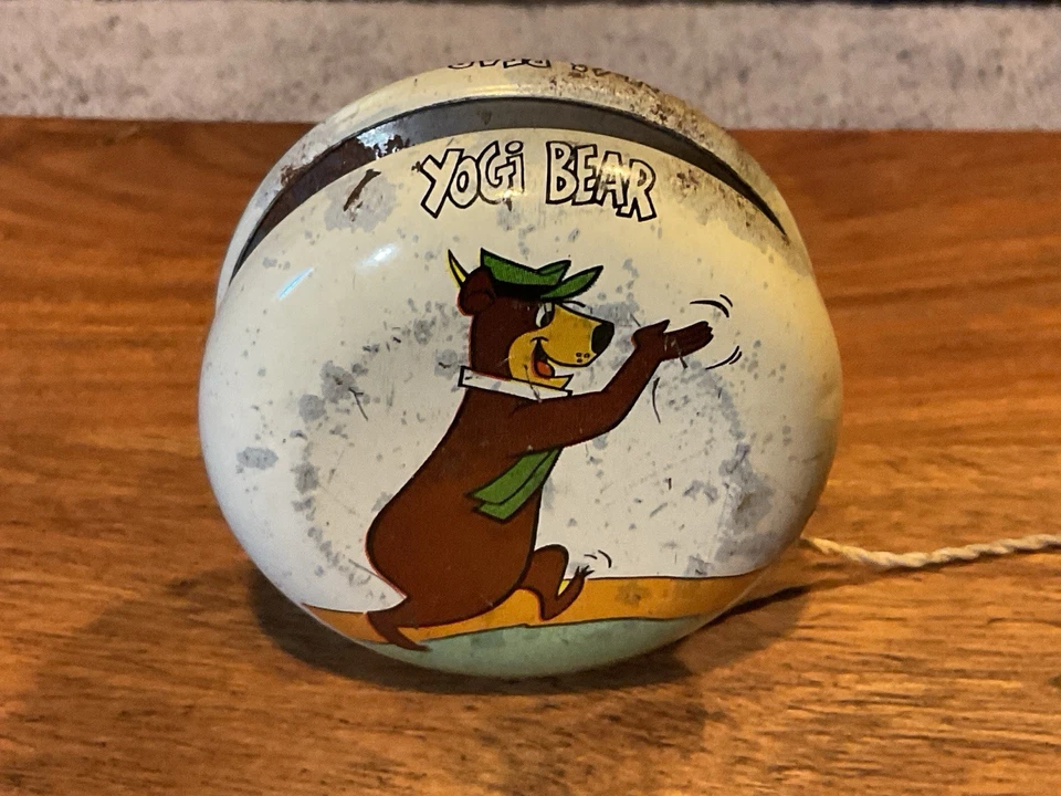 VINTAGE YOGI-BEAR ON SCOOTER YOYO 1976 HANNA BARBERA MADE IN HONG KONG Used - Image 1 of 4