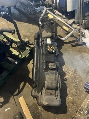 Unidad transmisora y tanque de combustible diésel VW Crafter CR30 2008 2,5 TDI Foto 1 de 4