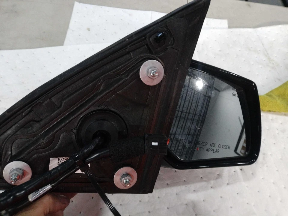 Used Right Door Mirror fits: 2017 Gmc Yukon xl 1500 Power turn signal opt DL3 w/ - Image 1 of 4