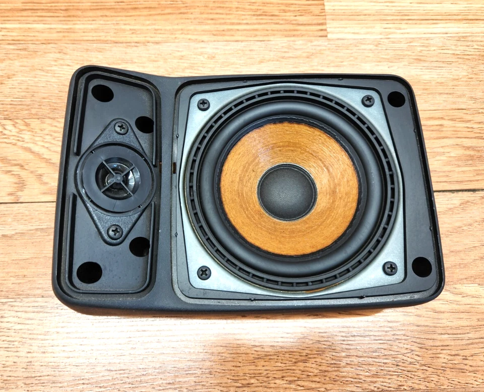 ✅ Altavoz de estante trasero derecho del lado del pasajero OEM BMW E28 528e 533 535 Foto 1 de 4