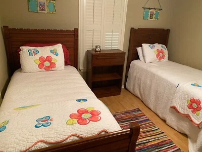 Eastlake Victoriano Antiguo Dos Camas con Colchón y Somier Foto 1 de 4