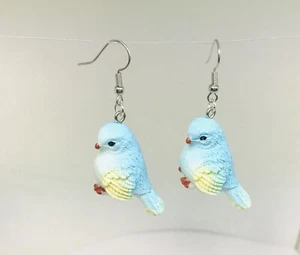 Harz Vogel Ohrringe, Frühling Kardinal Ohrringe, blaue Vogel Ohrringe, - Bild 1 von 1