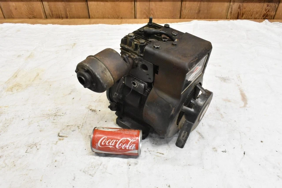 Vintage Briggs & Stratton 3 HP Small Gas Engine With Gear Reduction 80252 - Image 1 of 4